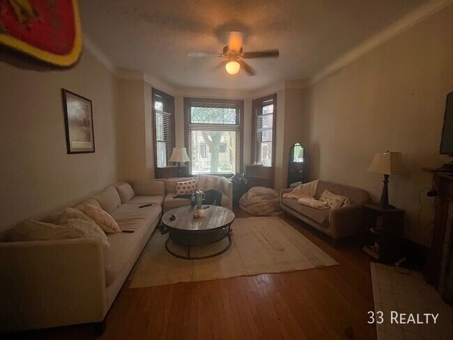 Foto del edificio - 2626 N Wilton Ave