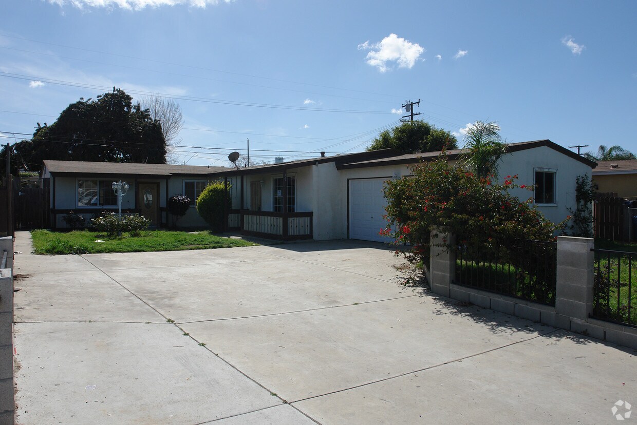 Primary Photo - 38-40 Raemere St