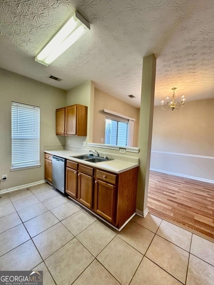 Building Photo - 658 Kenridge Way