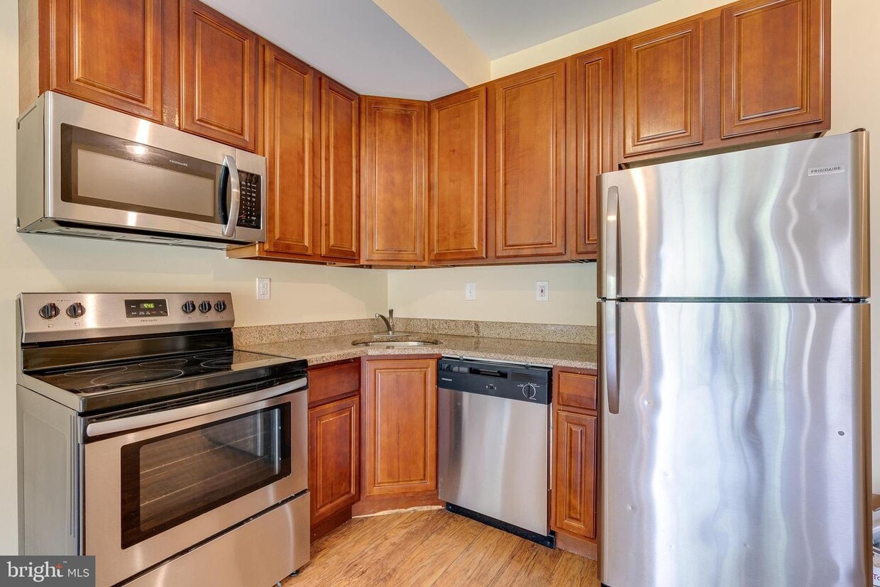 Primary Photo - 2034 N Woodstock St