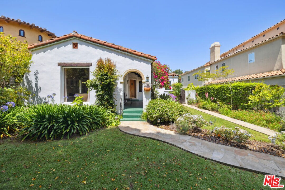 Foto principal - 827 Yale St