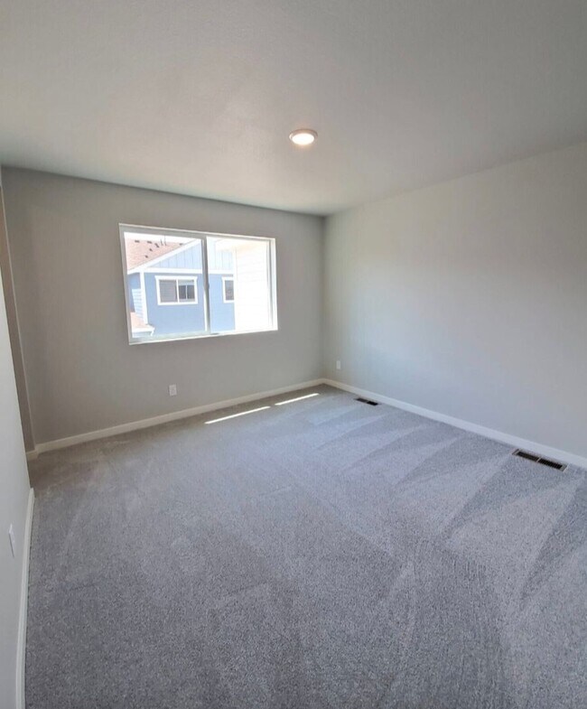 Building Photo - Newly Built 2 bedroom/1.5 bathroom Townhom...