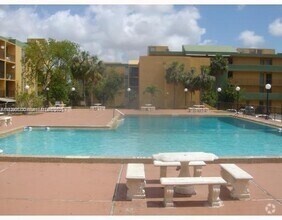 Building Photo - 100 Fontainebleau Blvd