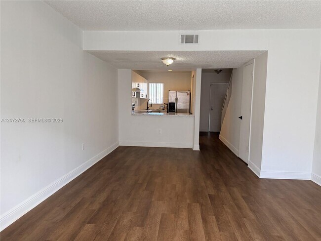 Building Photo - 2710 W 76th St
