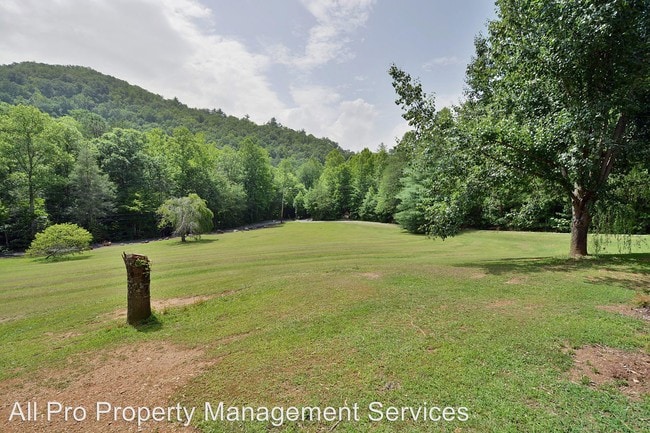 Foto del edificio - 676 Rocky Flats Rd