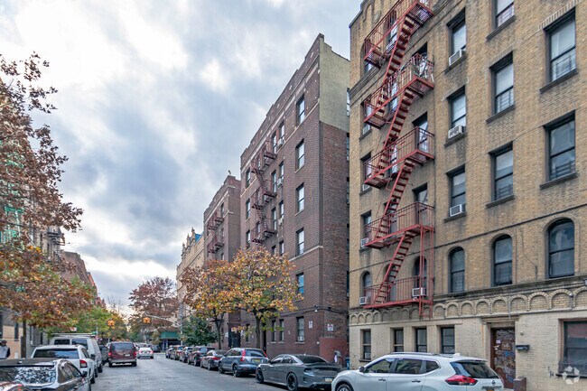 Building Photo - 2377 Creston Ave