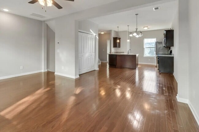 Building Photo - 144 Ramsden Ave