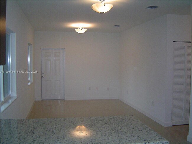 Foto del edificio - 1153 SW 13th St