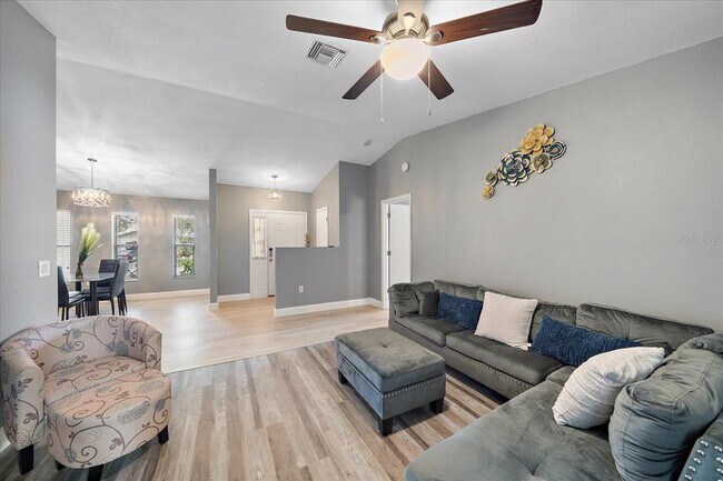 Building Photo - 2185 Cork Oak St E