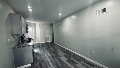 Building Photo - 228 S Edgewood St