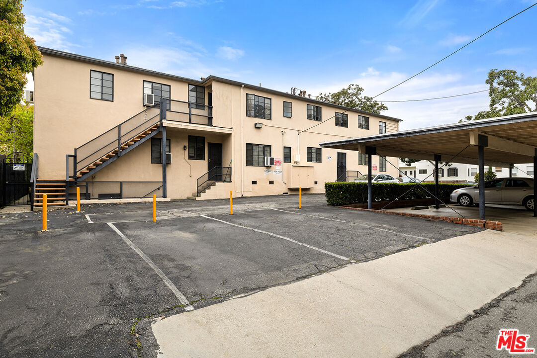 Building Photo - 9216 Beverly Blvd