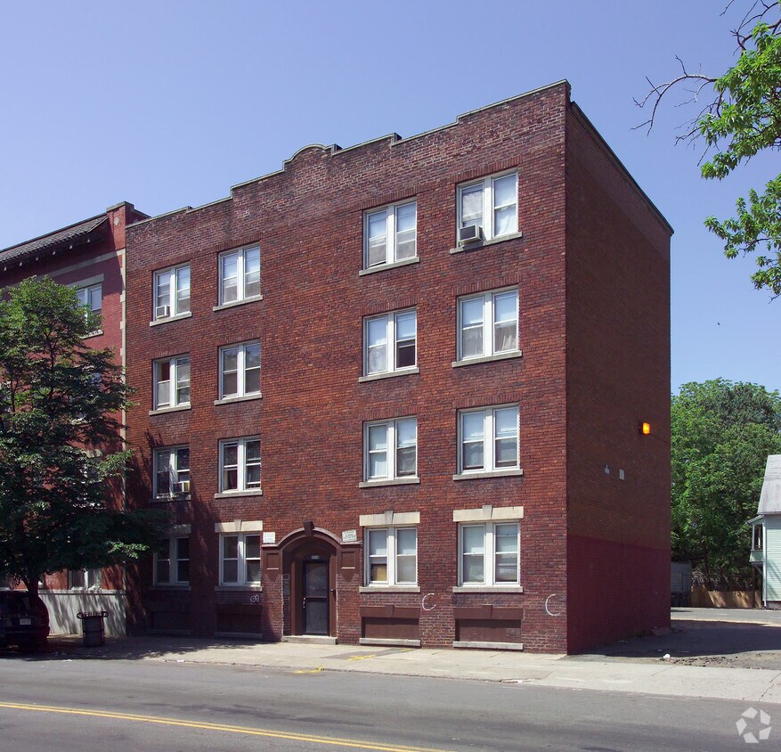 Primary Photo - 2718 Main St