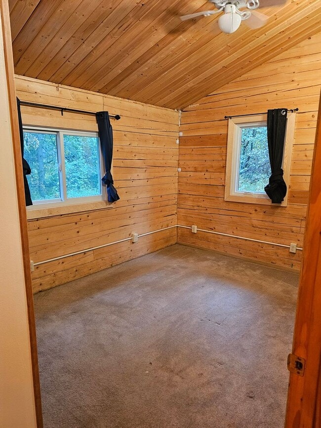 Building Photo - Cozy 2-Bedroom Home Off Farmer's Loop – Co...