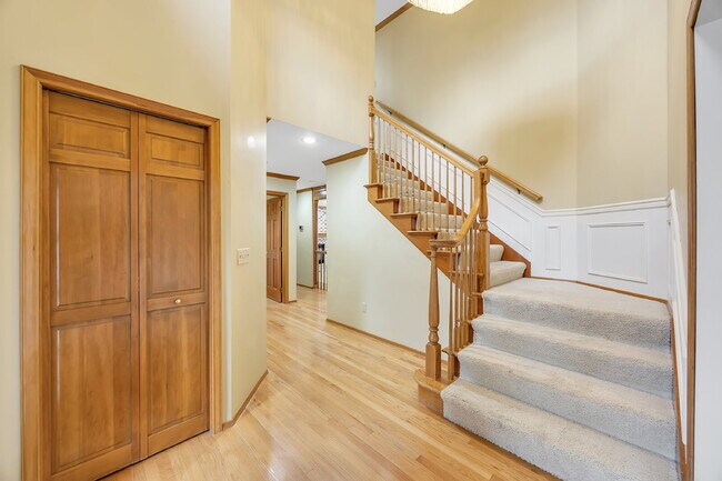 Foto del edificio - Welcome to your new home, located in Deer Creek, where pets are welcome.