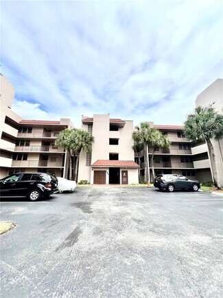 Building Photo - 1920 Sabal Palm Dr