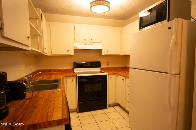 Foto del edificio - 2080 Highview Ct