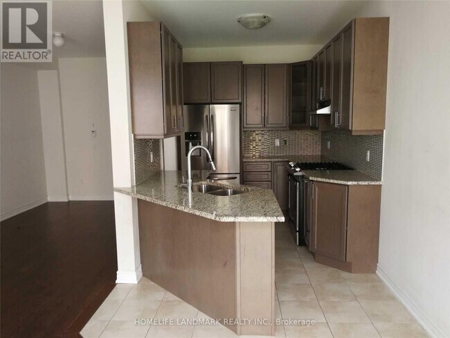 Photo du bâtiment - 15 Durblee Ave