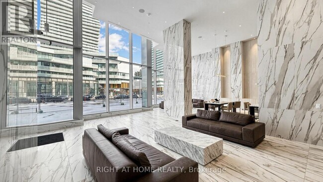 Building Photo - 448 Burnhamthorpe Rd W