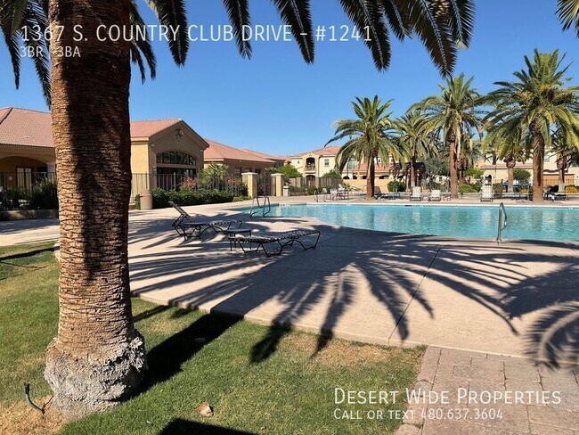 Building Photo - 1367 S Country Club Dr