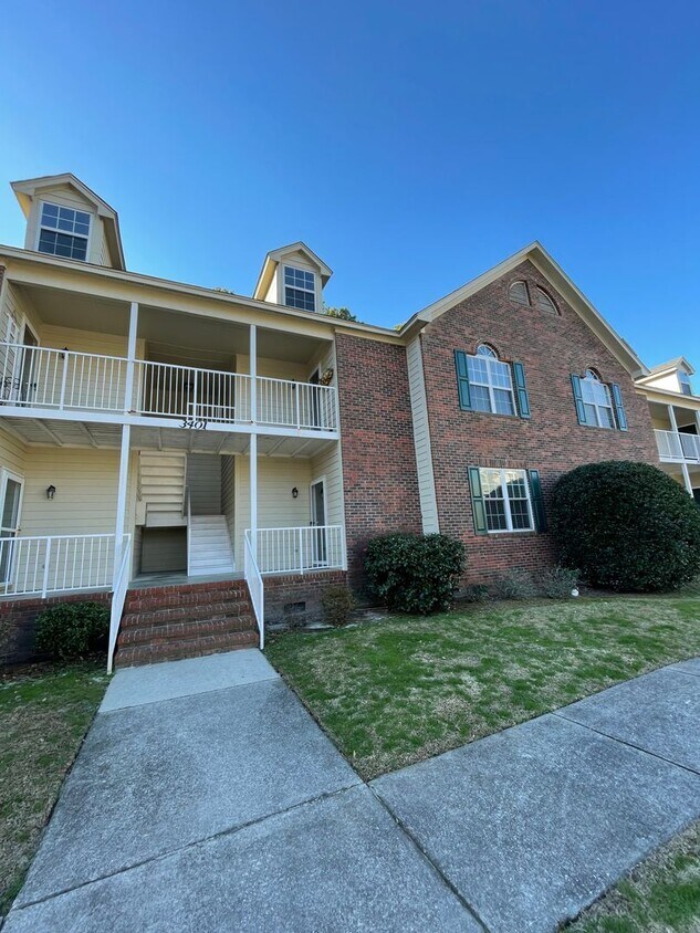Primary Photo - FIRST TWO WEEKS RENT FREE! 2 Bedroom 2 Bat...