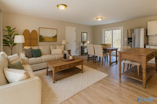 Building Photo - 2004 Chambers Dr NE