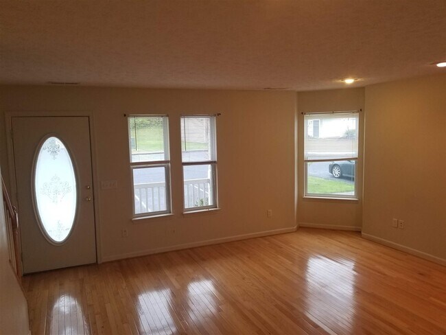 Building Photo - 1288 Victorian Village Dr