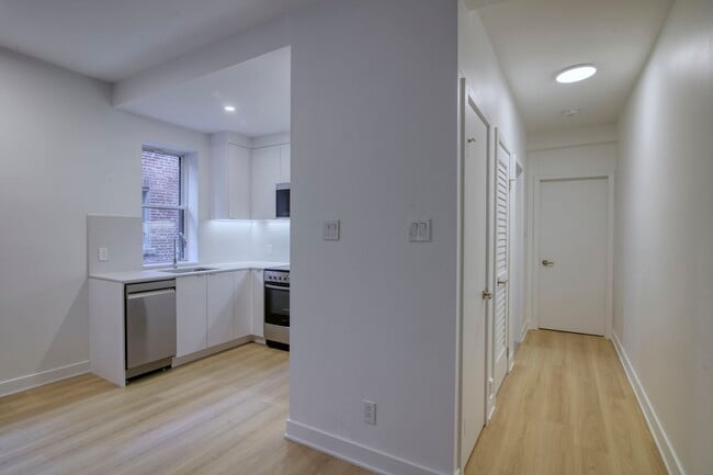 Building Photo - 3421 Rue Durocher