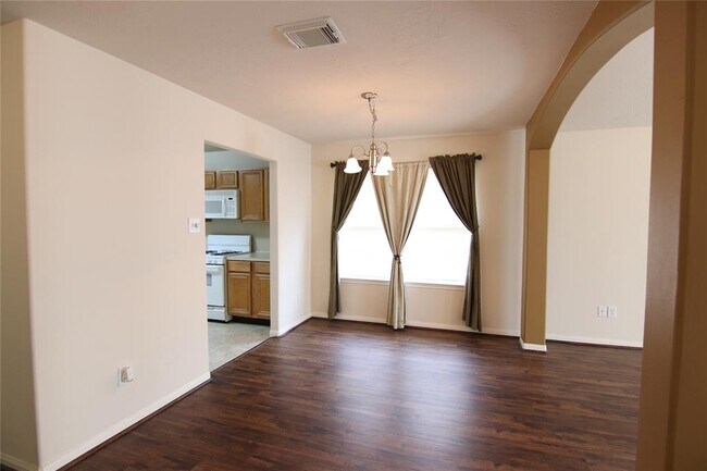 Building Photo - 25203 Clover Ranch Dr
