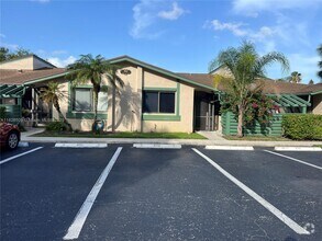 Building Photo - 460 Lakeview Dr