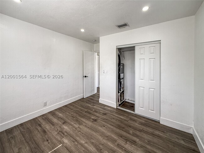 Foto del edificio - 2620 NW 18th Terrace