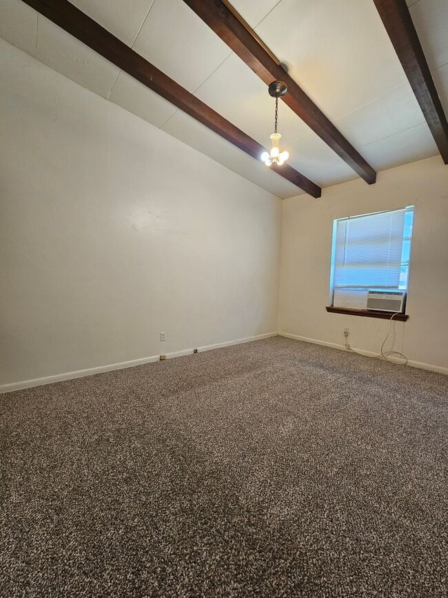 Photo - Short-Term Lease! (2) Bedroom Duplex Close to Campus Duplex! House
