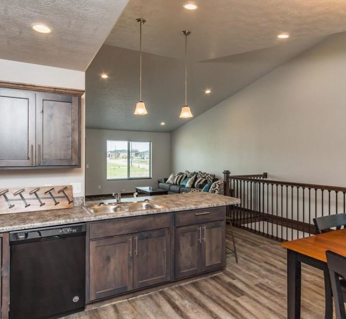 Primary Photo - Sunburst Townhomes
