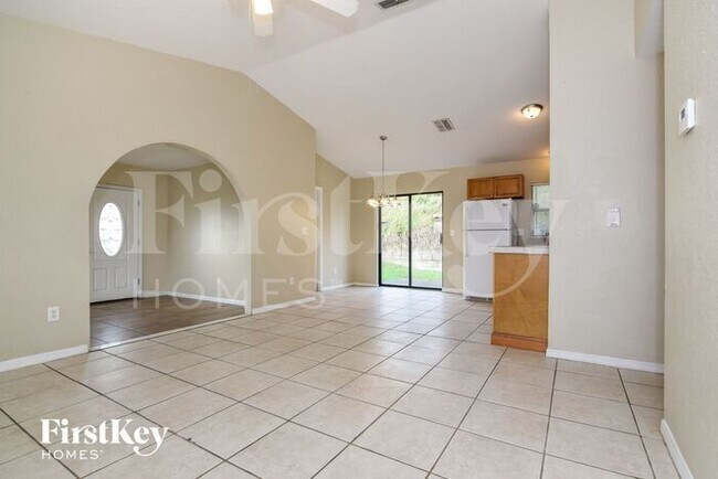 Building Photo - 501 Greenview Terrace