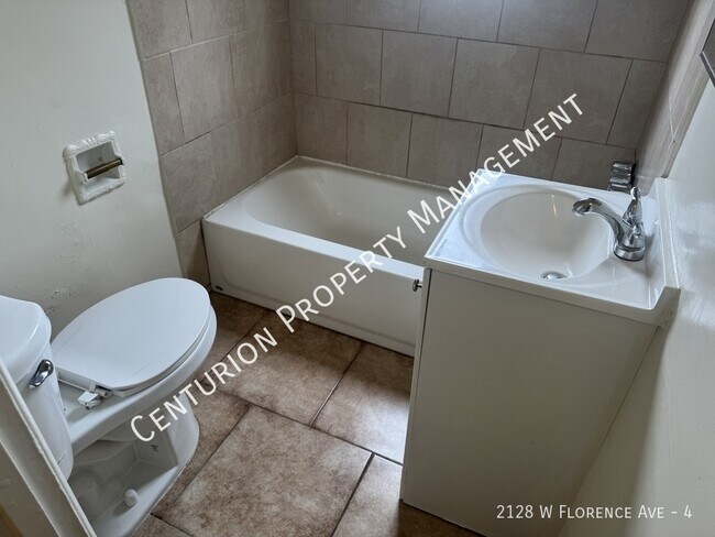 Foto del edificio - 2128 W Florence Ave