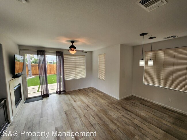 Building Photo - 2 br, 2.5 bath House - 611 Equinox Loop
