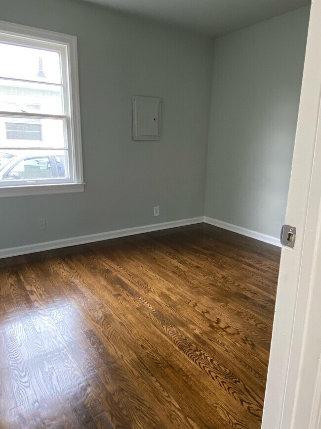 Foto del edificio - 3740 Schneider St