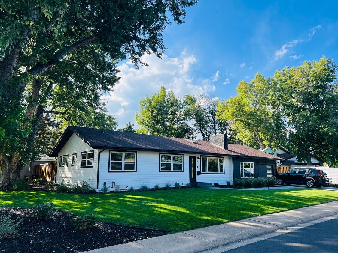 Primary Photo - STUNNING MODERN FARMHOUSE in North Boulder...
