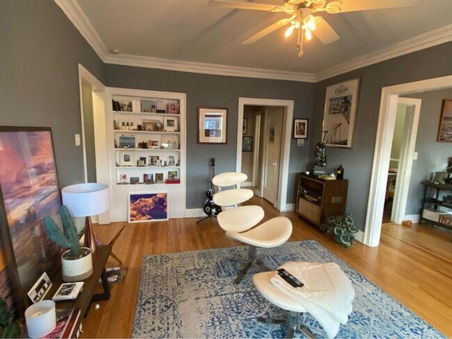 Building Photo - 1 bedroom in Chicago IL 60660
