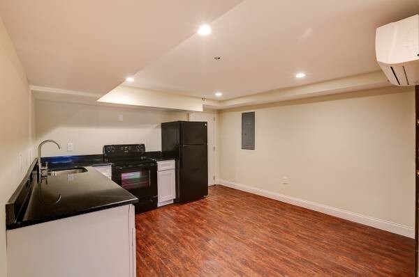 Building Photo - *HOT*Brand new, HUGE studio in Mount Verno...