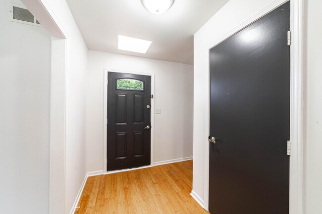 Building Photo - 201 Briarcrest Ct