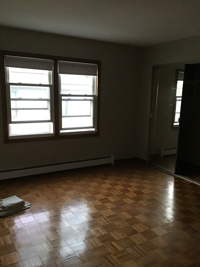Building Photo - 314 N Cedar Ave