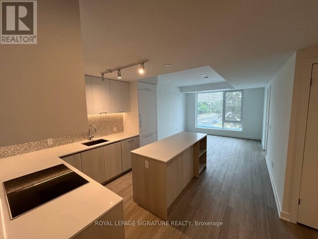 Photo du bâtiment - 8188 Yonge St