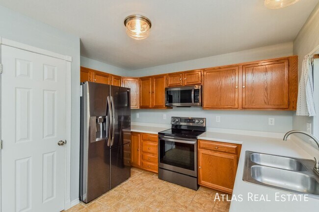 Building Photo - 6170 Iverson Ct