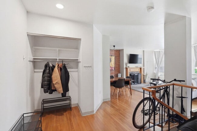 Building Photo - 103 Gainsborough St