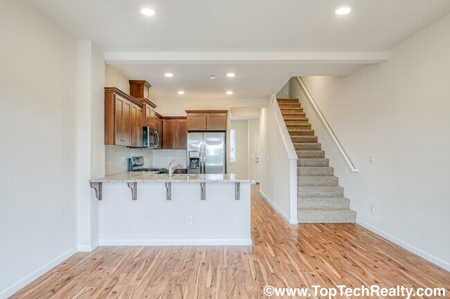 Building Photo - Fabulous 3 Bedrm + Loft Space, 2.5 Bath To...