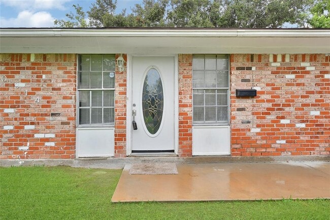 Building Photo - 10914 Twig Dr