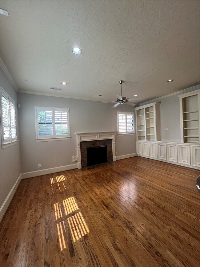 Foto del edificio - 2330 Camden Dr