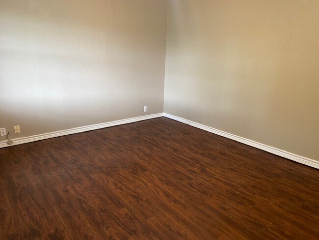 Foto del edificio - 404 N Lindsey St