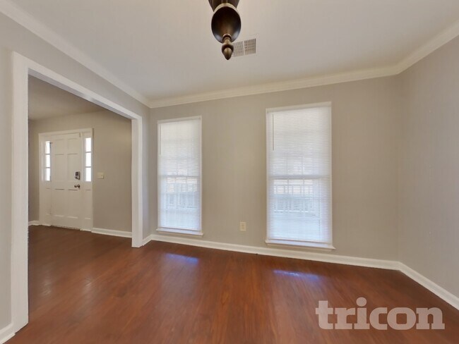 Foto del edificio - 4981 Brownwood Dr