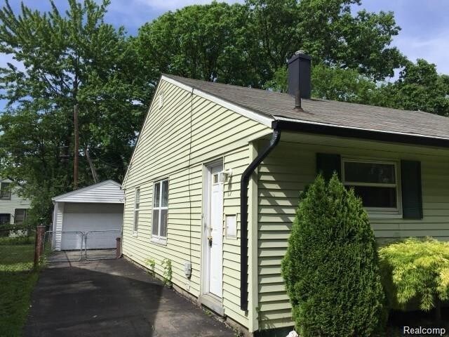 Building Photo - 744 W Mapledale Ave